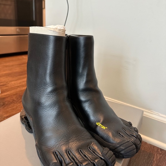 Balenciaga X Vibram Spring 22 Clones Calfskin Heeled Boots - Picture 3 of 5